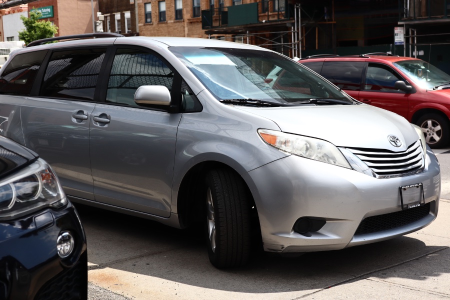 2017 Toyota Sienna LE FWD 8-Passenger (Natl), available for sale in Jamaica, New York | Hillside Auto Mall Inc.. Jamaica, New York 2017 Toyota Sienna LE FWD 8-Passenger (Natl), available for sale in Jamaica, New York | Hillside Auto Mall Inc.. Jamaica, New York