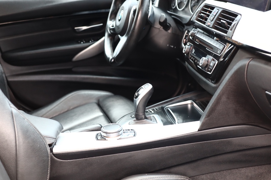 2018 BMW 3 Series 330i xDrive Sedan South Africa, available for sale in Jamaica, New York | Hillside Auto Mall Inc.. Jamaica, New York 2018 BMW 3 Series 330i xDrive Sedan South Africa, available for sale in Jamaica, New York | Hillside Auto Mall Inc.. Jamaica, New York