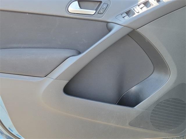 2017 Volkswagen Tiguan Limited 2.0T, available for sale in Stratford, Connecticut | Wiz Leasing Inc. Stratford, Connecticut 2017 Volkswagen Tiguan Limited 2.0T, available for sale in Stratford, Connecticut | Wiz Leasing Inc. Stratford, Connecticut
