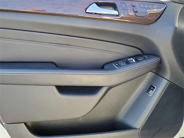 2013 Mercedes-benz M-class ML 350, available for sale in Stratford, Connecticut | Wiz Leasing Inc. Stratford, Connecticut 2013 Mercedes-benz M-class ML 350, available for sale in Stratford, Connecticut | Wiz Leasing Inc. Stratford, Connecticut