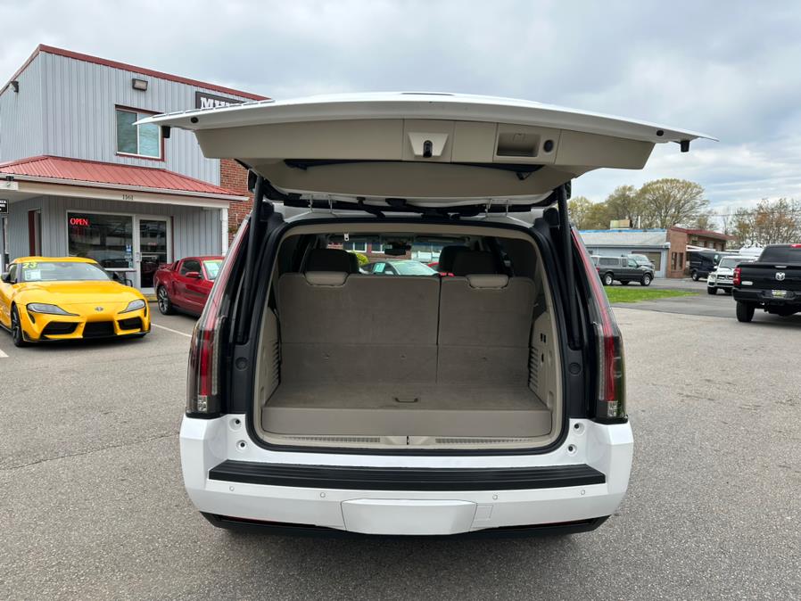 2017 Cadillac Escalade 4WD 4dr Luxury, available for sale in South Windsor, Connecticut | Mike And Tony Auto Sales, Inc. South Windsor, Connecticut 2017 Cadillac Escalade 4WD 4dr Luxury, available for sale in South Windsor, Connecticut | Mike And Tony Auto Sales, Inc. South Windsor, Connecticut