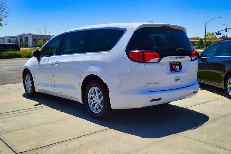 2018 Chrysler Pacifica LX FWD, available for sale in Moreno Valley, California | Fusion Motors Inc. Moreno Valley, California 2018 Chrysler Pacifica LX FWD, available for sale in Moreno Valley, California | Fusion Motors Inc. Moreno Valley, California