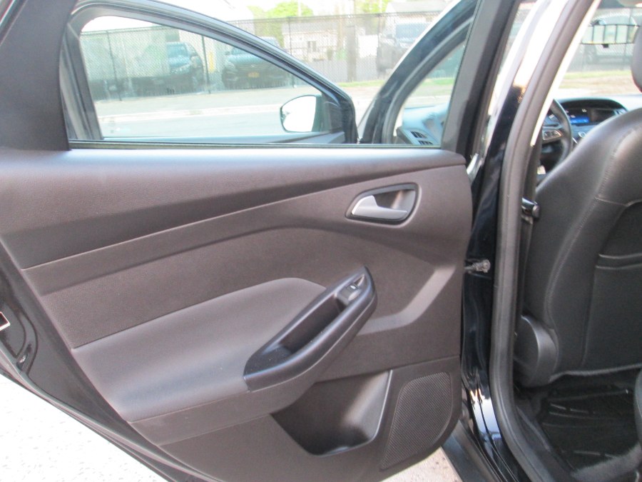 2016 Ford Focus 4dr Sdn SE, available for sale in Massapequa, New York | South Shore Auto Brokers & Sales. Massapequa, New York 2016 Ford Focus 4dr Sdn SE, available for sale in Massapequa, New York | South Shore Auto Brokers & Sales. Massapequa, New York