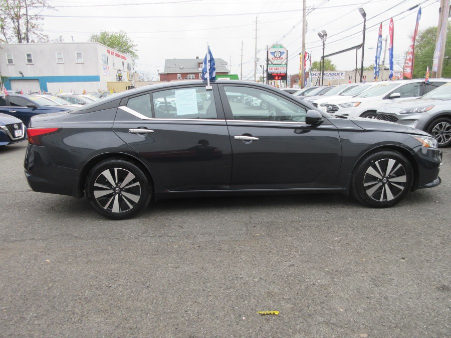 2022 Nissan Altima 2.5 SV Sedan, available for sale in Linden, New Jersey | Route 27 Auto Mall. Linden, New Jersey 2022 Nissan Altima 2.5 SV Sedan, available for sale in Linden, New Jersey | Route 27 Auto Mall. Linden, New Jersey