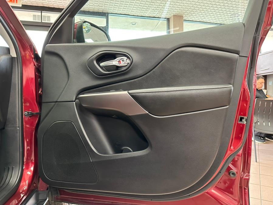 2019 Jeep Cherokee Latitude Plus 4x4, available for sale in Massapequa Park, New York | Power Motors East. Massapequa Park, New York 2019 Jeep Cherokee Latitude Plus 4x4, available for sale in Massapequa Park, New York | Power Motors East. Massapequa Park, New York