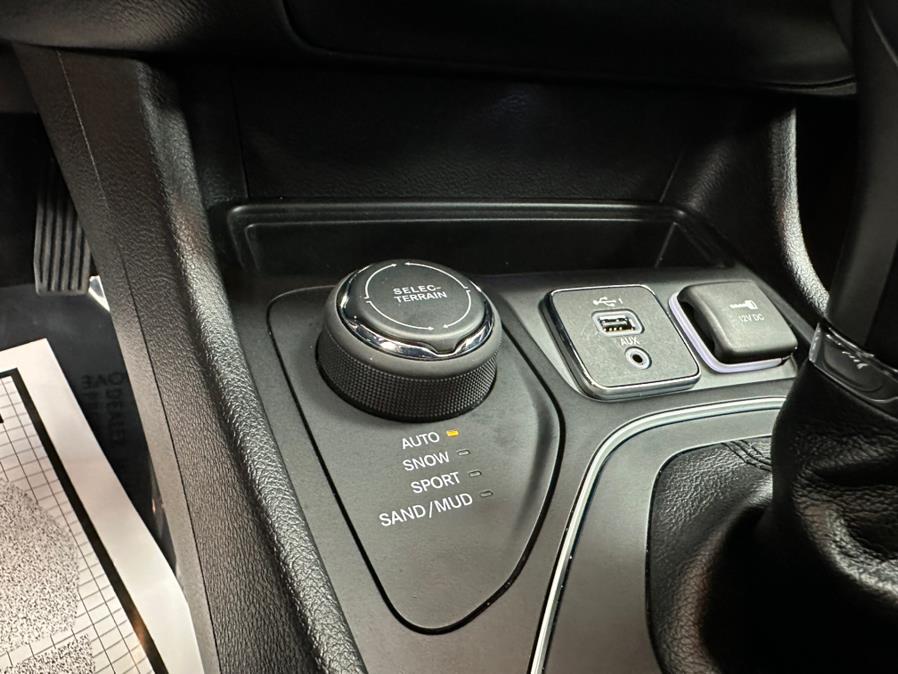 2019 Jeep Cherokee Latitude Plus 4x4, available for sale in Massapequa Park, New York | Power Motors East. Massapequa Park, New York 2019 Jeep Cherokee Latitude Plus 4x4, available for sale in Massapequa Park, New York | Power Motors East. Massapequa Park, New York