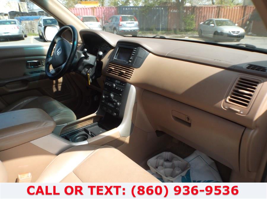 2004 Honda Pilot 4WD EX Auto w/Leather/Nav, available for sale in Hartford, Connecticut | Lee Motors Sales Inc. Hartford, Connecticut 2004 Honda Pilot 4WD EX Auto w/Leather/Nav, available for sale in Hartford, Connecticut | Lee Motors Sales Inc. Hartford, Connecticut