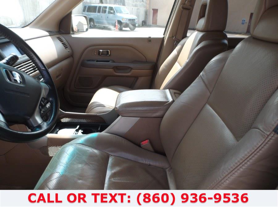 2004 Honda Pilot 4WD EX Auto w/Leather/Nav, available for sale in Hartford, Connecticut | Lee Motors Sales Inc. Hartford, Connecticut 2004 Honda Pilot 4WD EX Auto w/Leather/Nav, available for sale in Hartford, Connecticut | Lee Motors Sales Inc. Hartford, Connecticut