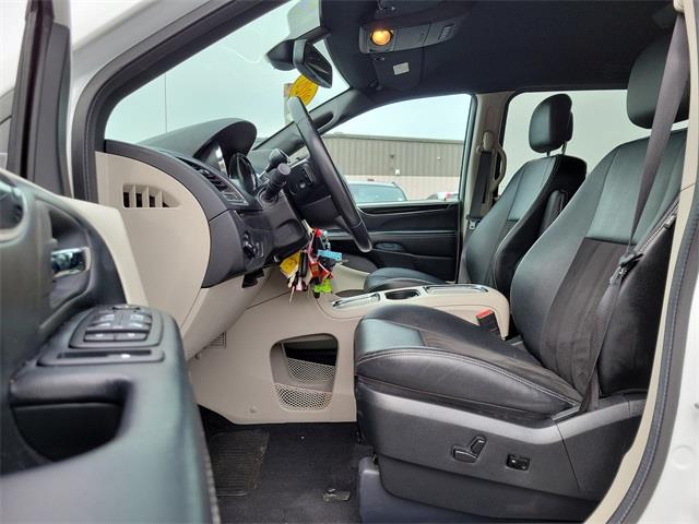 2020 Dodge Grand Caravan SXT, available for sale in Stratford, Connecticut | Wiz Leasing Inc. Stratford, Connecticut 2020 Dodge Grand Caravan SXT, available for sale in Stratford, Connecticut | Wiz Leasing Inc. Stratford, Connecticut