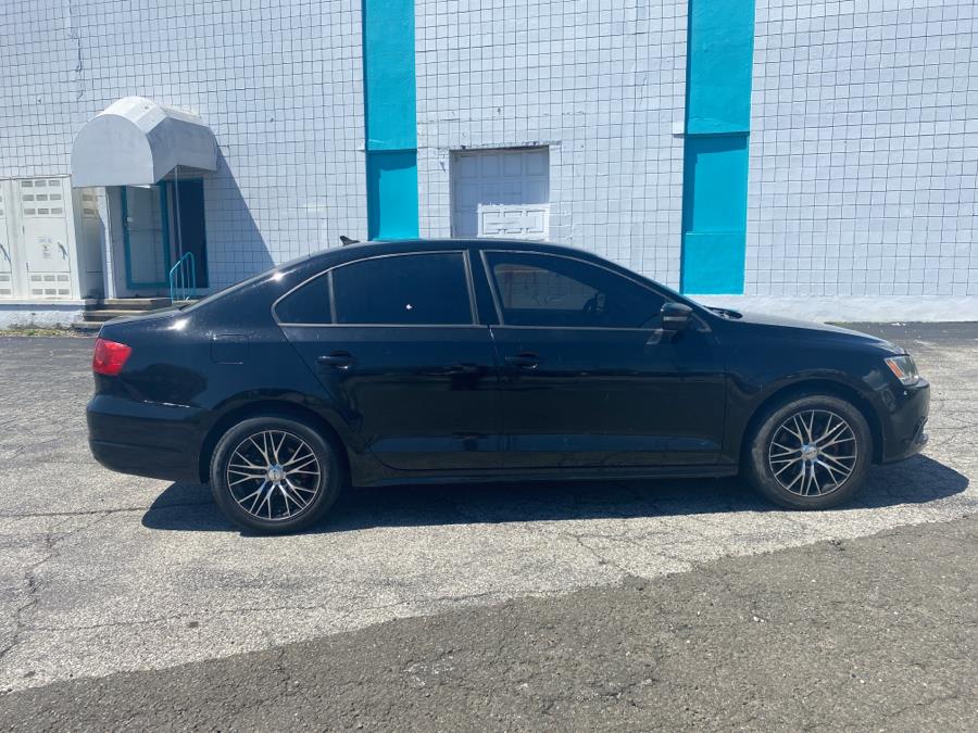 2014 Volkswagen Jetta Sedan 4dr Auto SE PZEV, available for sale in Milford, Connecticut | Dealertown Auto Wholesalers. Milford, Connecticut 2014 Volkswagen Jetta Sedan 4dr Auto SE PZEV, available for sale in Milford, Connecticut | Dealertown Auto Wholesalers. Milford, Connecticut