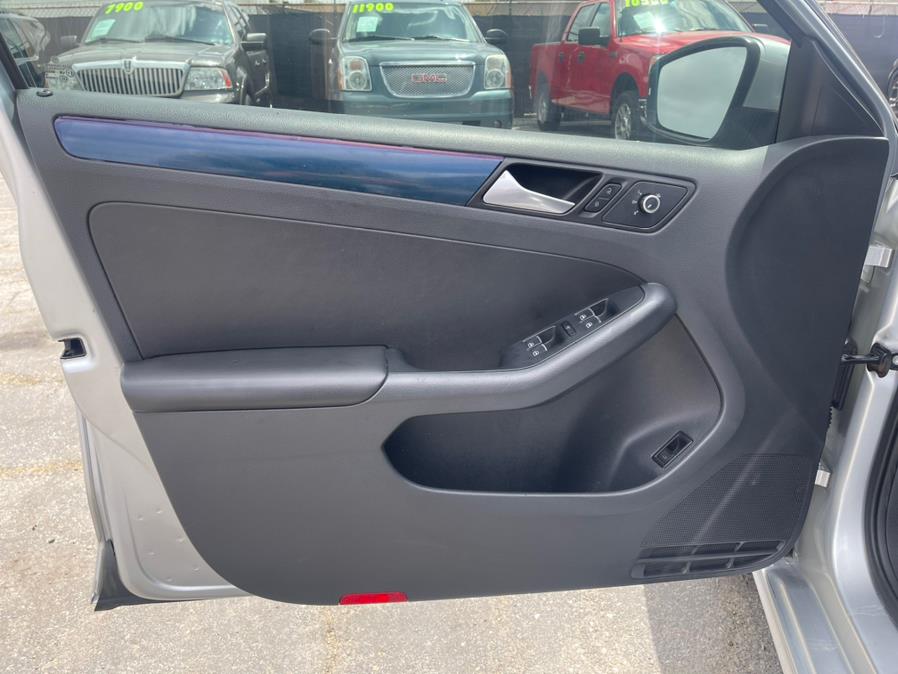 2014 Volkswagen Jetta Sedan 4dr Auto SE PZEV, available for sale in Garden Grove, California | U Save Auto Auction. Garden Grove, California 2014 Volkswagen Jetta Sedan 4dr Auto SE PZEV, available for sale in Garden Grove, California | U Save Auto Auction. Garden Grove, California