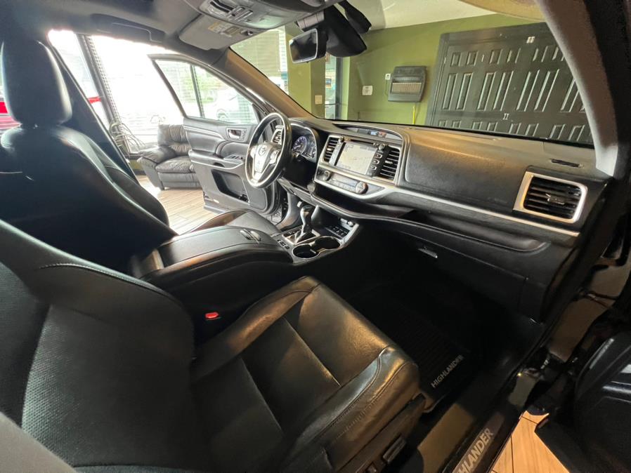 2018 Toyota Highlander Limited Platinum V6 AWD (Natl), available for sale in West Hartford, Connecticut | AutoMax. West Hartford, Connecticut 2018 Toyota Highlander Limited Platinum V6 AWD (Natl), available for sale in West Hartford, Connecticut | AutoMax. West Hartford, Connecticut