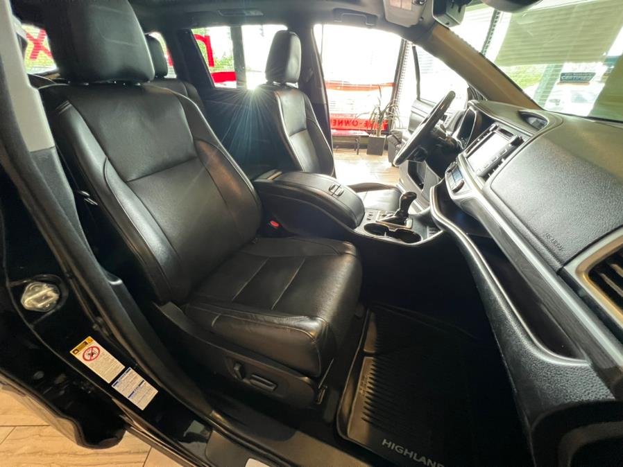 2018 Toyota Highlander Limited Platinum V6 AWD (Natl), available for sale in West Hartford, Connecticut | AutoMax. West Hartford, Connecticut 2018 Toyota Highlander Limited Platinum V6 AWD (Natl), available for sale in West Hartford, Connecticut | AutoMax. West Hartford, Connecticut