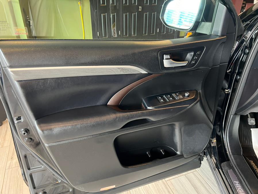 2018 Toyota Highlander Limited Platinum V6 AWD (Natl), available for sale in West Hartford, Connecticut | AutoMax. West Hartford, Connecticut 2018 Toyota Highlander Limited Platinum V6 AWD (Natl), available for sale in West Hartford, Connecticut | AutoMax. West Hartford, Connecticut