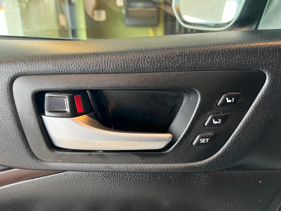 2018 Toyota Highlander Limited Platinum V6 AWD (Natl), available for sale in West Hartford, Connecticut | AutoMax. West Hartford, Connecticut 2018 Toyota Highlander Limited Platinum V6 AWD (Natl), available for sale in West Hartford, Connecticut | AutoMax. West Hartford, Connecticut