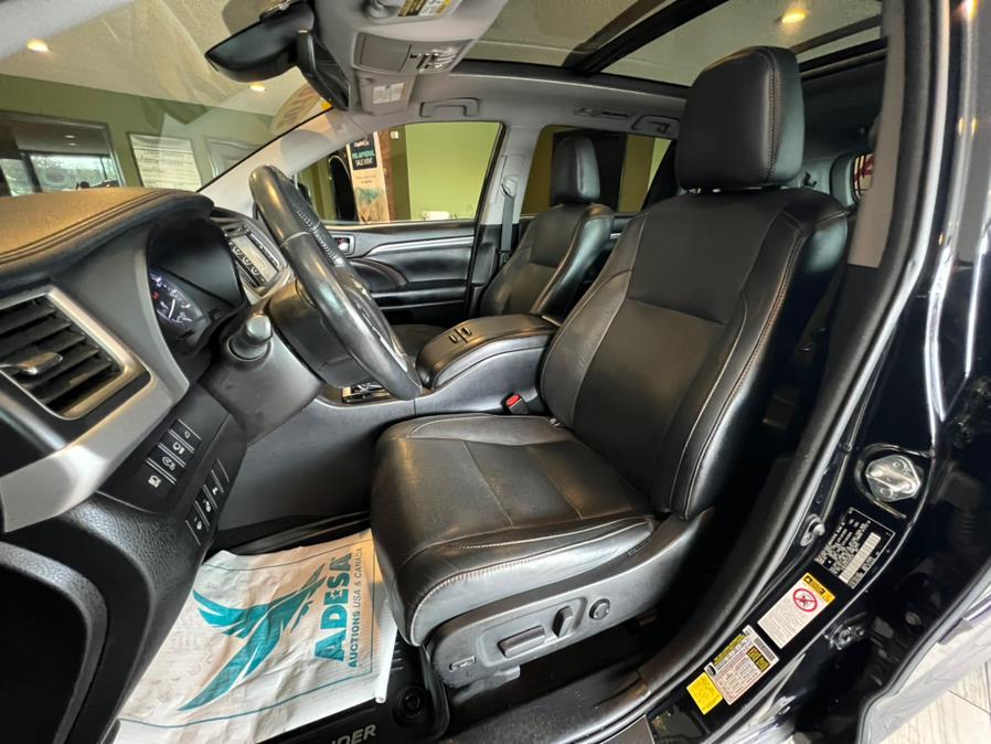 2018 Toyota Highlander Limited Platinum V6 AWD (Natl), available for sale in West Hartford, Connecticut | AutoMax. West Hartford, Connecticut 2018 Toyota Highlander Limited Platinum V6 AWD (Natl), available for sale in West Hartford, Connecticut | AutoMax. West Hartford, Connecticut