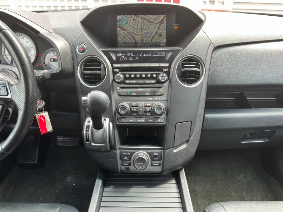 2015 Honda Pilot 4WD 4dr Touring w/RES & Navi, available for sale in Paterson, New Jersey | DZ Automall. Paterson, New Jersey 2015 Honda Pilot 4WD 4dr Touring w/RES & Navi, available for sale in Paterson, New Jersey | DZ Automall. Paterson, New Jersey
