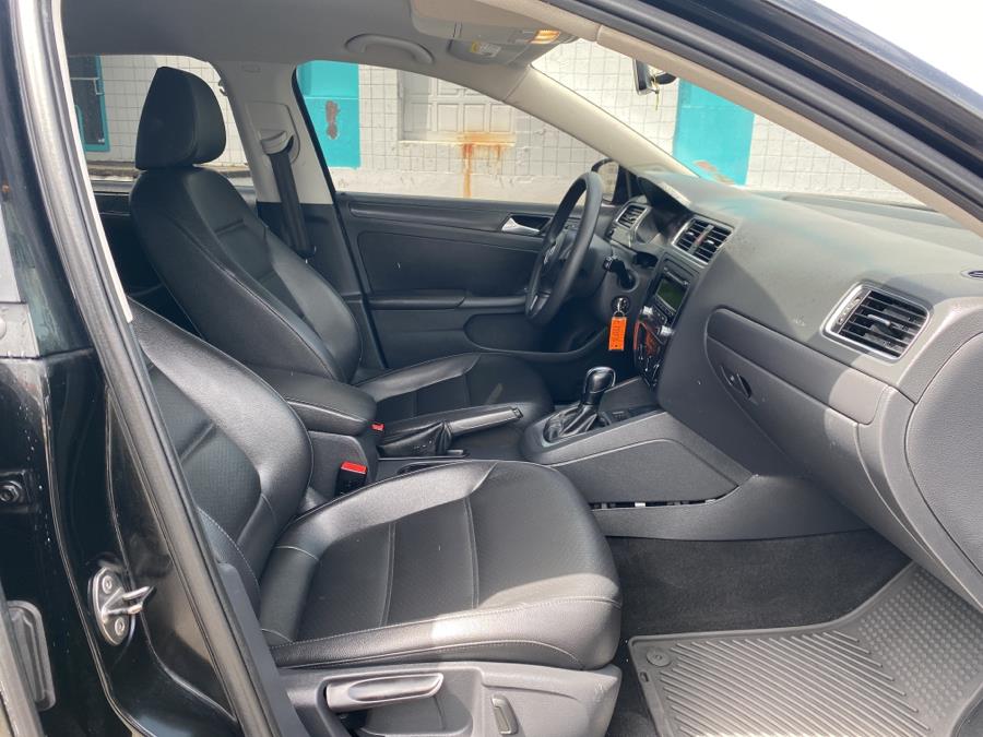 2014 Volkswagen Jetta Sedan 4dr Auto SE PZEV, available for sale in Milford, Connecticut | Dealertown Auto Wholesalers. Milford, Connecticut 2014 Volkswagen Jetta Sedan 4dr Auto SE PZEV, available for sale in Milford, Connecticut | Dealertown Auto Wholesalers. Milford, Connecticut