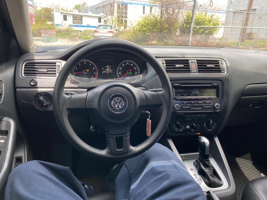 2014 Volkswagen Jetta Sedan 4dr Auto SE PZEV, available for sale in Milford, Connecticut | Dealertown Auto Wholesalers. Milford, Connecticut 2014 Volkswagen Jetta Sedan 4dr Auto SE PZEV, available for sale in Milford, Connecticut | Dealertown Auto Wholesalers. Milford, Connecticut