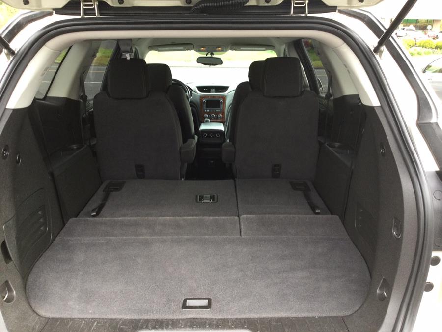 2014 Chevrolet Traverse AWD 4dr LT w/1LT, available for sale in Plantsville, Connecticut | L&S Automotive LLC. Plantsville, Connecticut 2014 Chevrolet Traverse AWD 4dr LT w/1LT, available for sale in Plantsville, Connecticut | L&S Automotive LLC. Plantsville, Connecticut