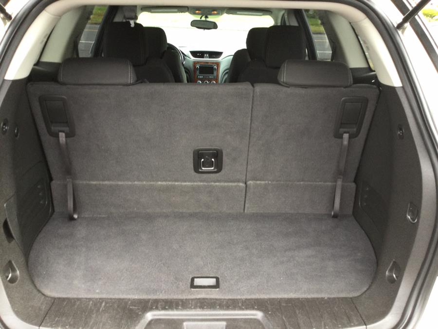 2014 Chevrolet Traverse AWD 4dr LT w/1LT, available for sale in Plantsville, Connecticut | L&S Automotive LLC. Plantsville, Connecticut 2014 Chevrolet Traverse AWD 4dr LT w/1LT, available for sale in Plantsville, Connecticut | L&S Automotive LLC. Plantsville, Connecticut