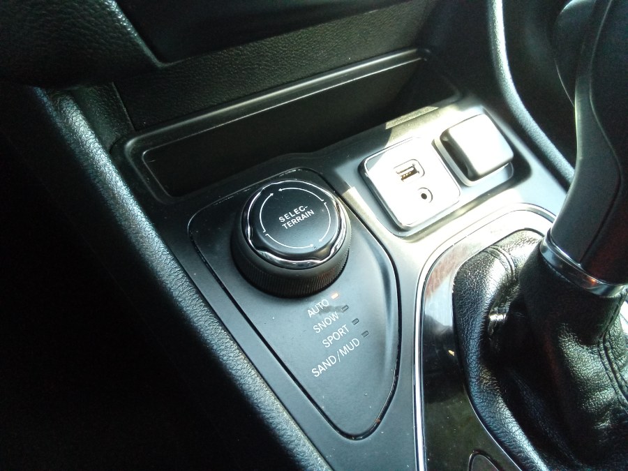 2020 Jeep Cherokee Limited 4x4, available for sale in Irvington, New Jersey | NJ Used Cars Center. Irvington, New Jersey 2020 Jeep Cherokee Limited 4x4, available for sale in Irvington, New Jersey | NJ Used Cars Center. Irvington, New Jersey