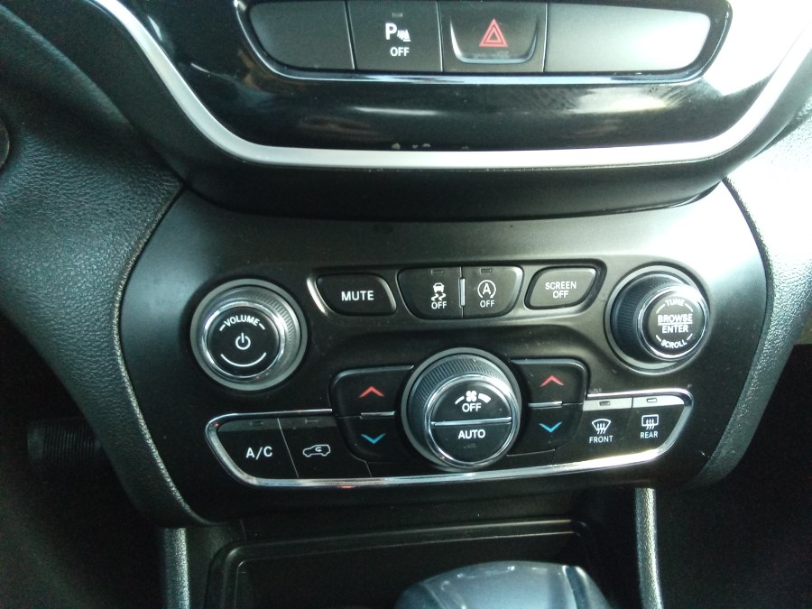 2020 Jeep Cherokee Limited 4x4, available for sale in Irvington, New Jersey | NJ Used Cars Center. Irvington, New Jersey 2020 Jeep Cherokee Limited 4x4, available for sale in Irvington, New Jersey | NJ Used Cars Center. Irvington, New Jersey