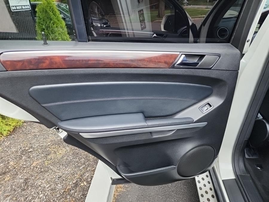 2010 Mercedes-Benz M-Class 4MATIC 4dr ML 350, available for sale in Islip, New York | L.I. Auto Gallery. Islip, New York 2010 Mercedes-Benz M-Class 4MATIC 4dr ML 350, available for sale in Islip, New York | L.I. Auto Gallery. Islip, New York