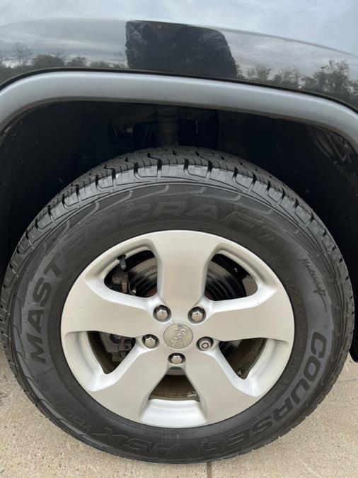 2012 Jeep Grand Cherokee 4WD 4dr Laredo, available for sale in New Britain, Connecticut | Supreme Automotive. New Britain, Connecticut 2012 Jeep Grand Cherokee 4WD 4dr Laredo, available for sale in New Britain, Connecticut | Supreme Automotive. New Britain, Connecticut