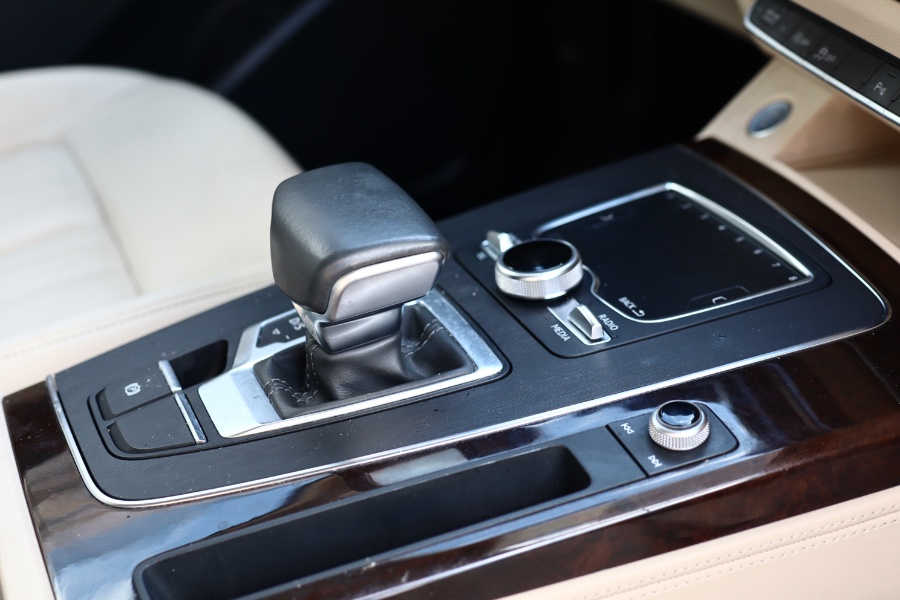 2019 Audi Q5 Premium Plus 45 TFSI quattro, available for sale in Jamaica, New York | Hillside Auto Mall Inc.. Jamaica, New York 2019 Audi Q5 Premium Plus 45 TFSI quattro, available for sale in Jamaica, New York | Hillside Auto Mall Inc.. Jamaica, New York