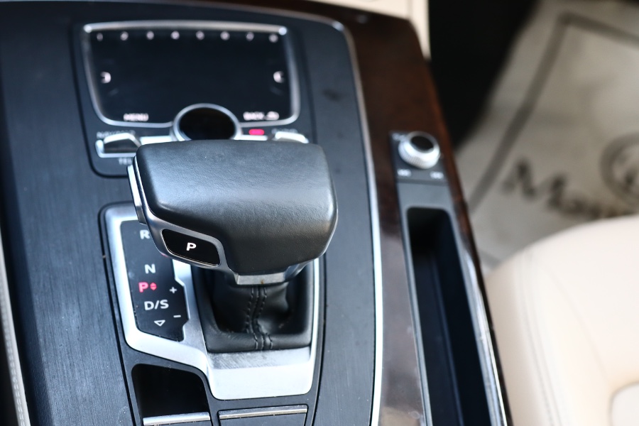 2019 Audi Q5 Premium Plus 45 TFSI quattro, available for sale in Jamaica, New York | Hillside Auto Mall Inc.. Jamaica, New York 2019 Audi Q5 Premium Plus 45 TFSI quattro, available for sale in Jamaica, New York | Hillside Auto Mall Inc.. Jamaica, New York