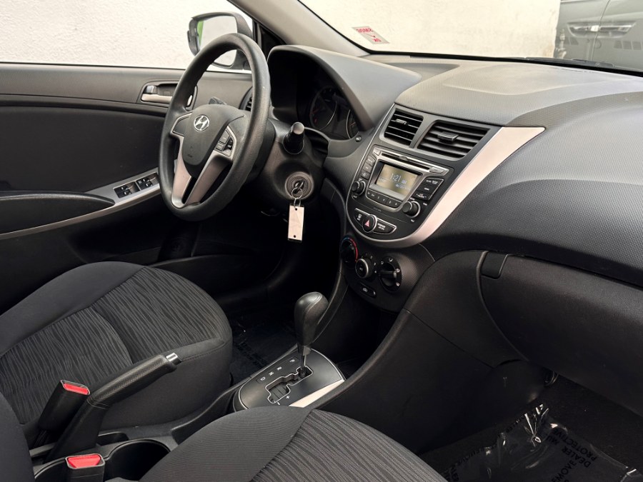 2017 Hyundai Accent SE Hatchback Auto, available for sale in Corona, California | Green Light Auto. Corona, California 2017 Hyundai Accent SE Hatchback Auto, available for sale in Corona, California | Green Light Auto. Corona, California