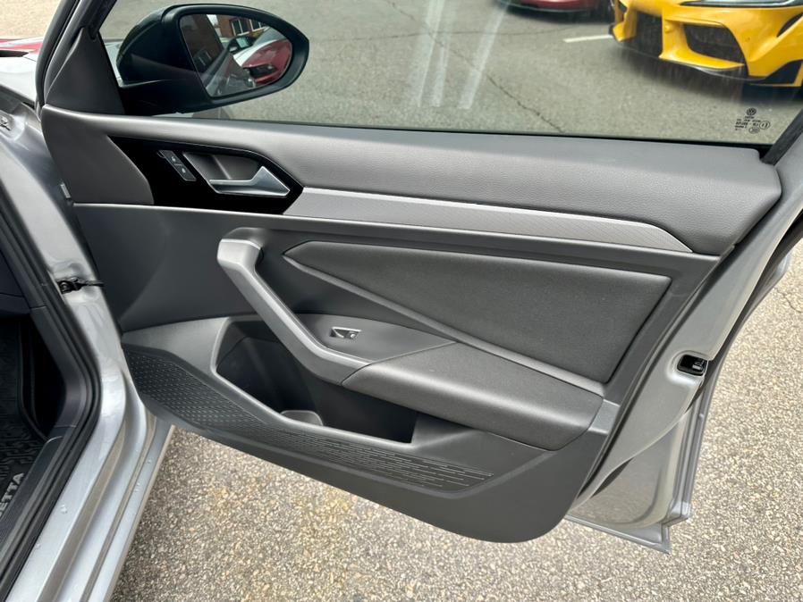 2020 Volkswagen Jetta SEL Auto w/ULEV, available for sale in South Windsor, Connecticut | Mike And Tony Auto Sales, Inc. South Windsor, Connecticut 2020 Volkswagen Jetta SEL Auto w/ULEV, available for sale in South Windsor, Connecticut | Mike And Tony Auto Sales, Inc. South Windsor, Connecticut