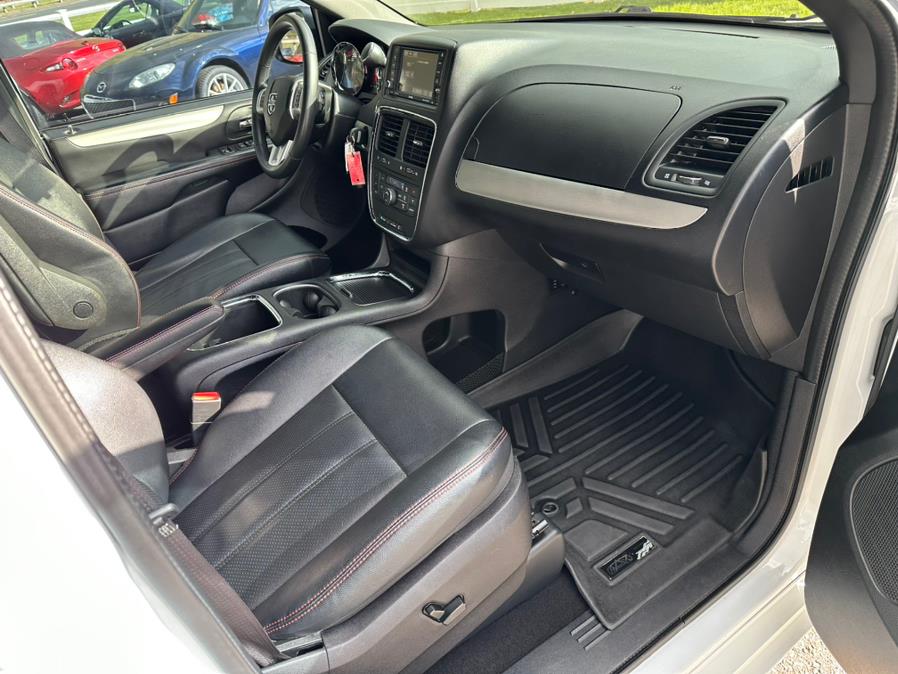 2016 Dodge Grand Caravan 4dr Wgn R/T, available for sale in South Windsor, Connecticut | Mike And Tony Auto Sales, Inc. South Windsor, Connecticut 2016 Dodge Grand Caravan 4dr Wgn R/T, available for sale in South Windsor, Connecticut | Mike And Tony Auto Sales, Inc. South Windsor, Connecticut