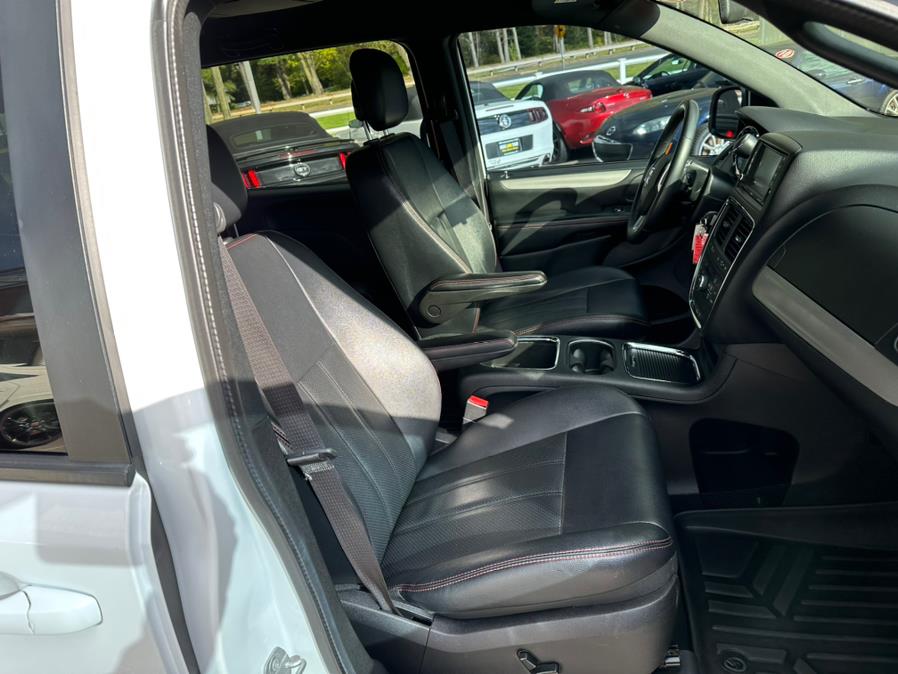 2016 Dodge Grand Caravan 4dr Wgn R/T, available for sale in South Windsor, Connecticut | Mike And Tony Auto Sales, Inc. South Windsor, Connecticut 2016 Dodge Grand Caravan 4dr Wgn R/T, available for sale in South Windsor, Connecticut | Mike And Tony Auto Sales, Inc. South Windsor, Connecticut