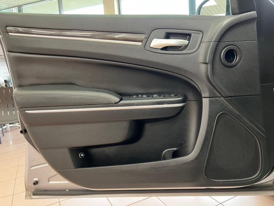 2015 Chrysler 300 4dr Sdn Limited AWD, available for sale in Massapequa Park, New York | Power Motors East. Massapequa Park, New York 2015 Chrysler 300 4dr Sdn Limited AWD, available for sale in Massapequa Park, New York | Power Motors East. Massapequa Park, New York