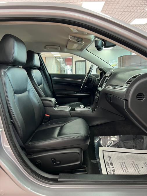 2015 Chrysler 300 4dr Sdn Limited AWD, available for sale in Massapequa Park, New York | Power Motors East. Massapequa Park, New York 2015 Chrysler 300 4dr Sdn Limited AWD, available for sale in Massapequa Park, New York | Power Motors East. Massapequa Park, New York
