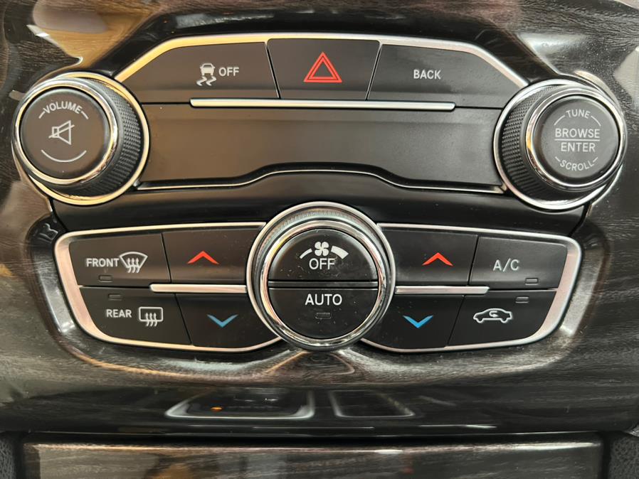 2015 Chrysler 300 4dr Sdn Limited AWD, available for sale in Massapequa Park, New York | Power Motors East. Massapequa Park, New York 2015 Chrysler 300 4dr Sdn Limited AWD, available for sale in Massapequa Park, New York | Power Motors East. Massapequa Park, New York