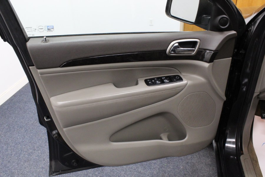 2011 Jeep Grand Cherokee 4WD 4dr Laredo, available for sale in Plainville, Connecticut | New England Auto Sales LLC. Plainville, Connecticut 2011 Jeep Grand Cherokee 4WD 4dr Laredo, available for sale in Plainville, Connecticut | New England Auto Sales LLC. Plainville, Connecticut
