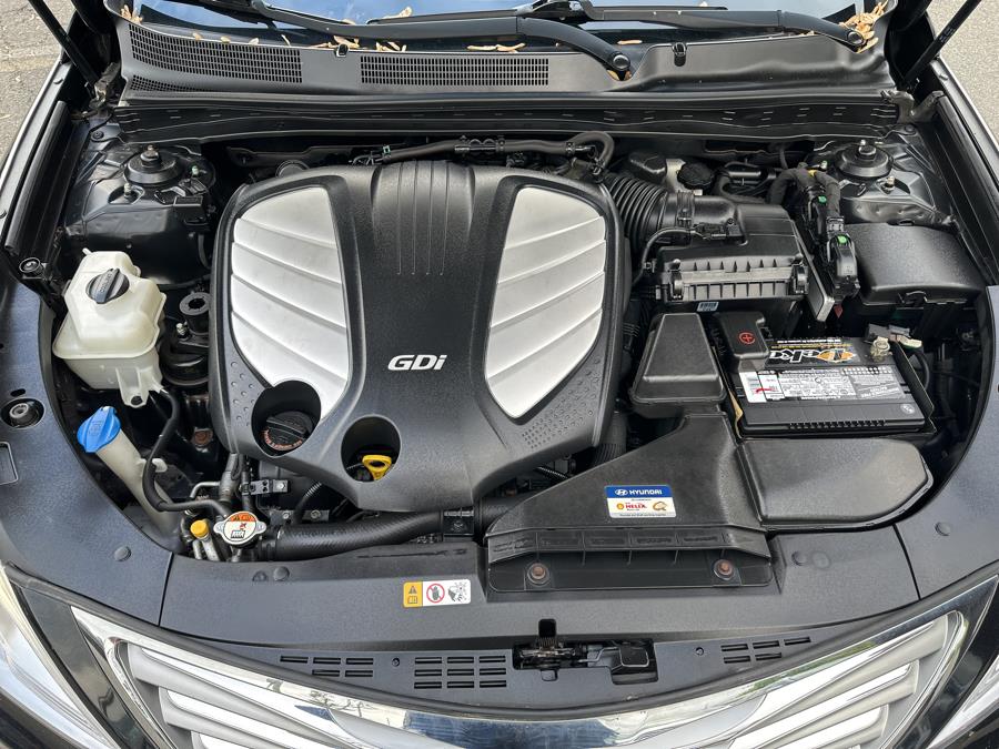 2014 Hyundai Azera 4dr Sdn, available for sale in Little Ferry, New Jersey | Victoria Preowned Autos Inc. Little Ferry, New Jersey 2014 Hyundai Azera 4dr Sdn, available for sale in Little Ferry, New Jersey | Victoria Preowned Autos Inc. Little Ferry, New Jersey