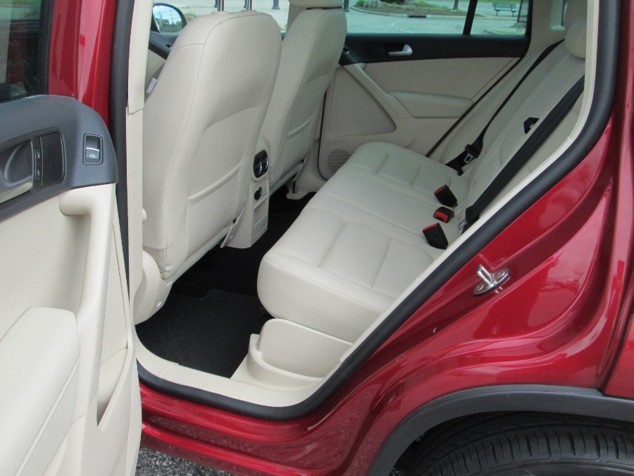 2013 Volkswagen Tiguan 2WD 4dr Auto SE w/Sunroof & Nav, available for sale in Massapequa, New York | South Shore Auto Brokers & Sales. Massapequa, New York 2013 Volkswagen Tiguan 2WD 4dr Auto SE w/Sunroof & Nav, available for sale in Massapequa, New York | South Shore Auto Brokers & Sales. Massapequa, New York