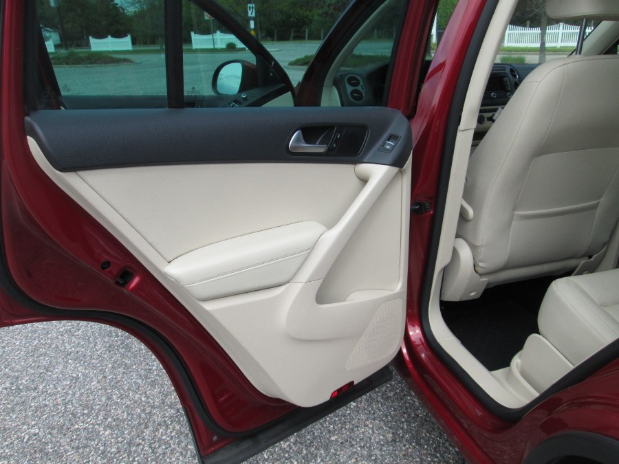 2013 Volkswagen Tiguan 2WD 4dr Auto SE w/Sunroof & Nav, available for sale in Massapequa, New York | South Shore Auto Brokers & Sales. Massapequa, New York 2013 Volkswagen Tiguan 2WD 4dr Auto SE w/Sunroof & Nav, available for sale in Massapequa, New York | South Shore Auto Brokers & Sales. Massapequa, New York