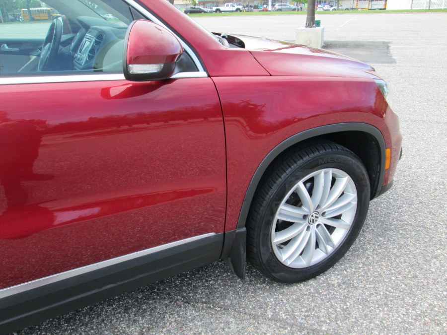 2013 Volkswagen Tiguan 2WD 4dr Auto SE w/Sunroof & Nav, available for sale in Massapequa, New York | South Shore Auto Brokers & Sales. Massapequa, New York 2013 Volkswagen Tiguan 2WD 4dr Auto SE w/Sunroof & Nav, available for sale in Massapequa, New York | South Shore Auto Brokers & Sales. Massapequa, New York