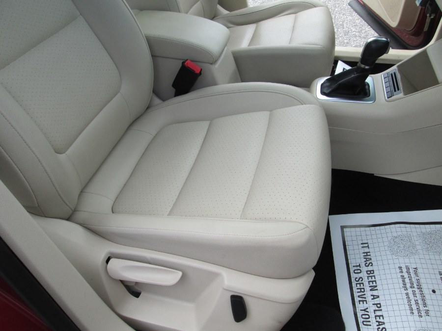 2013 Volkswagen Tiguan 2WD 4dr Auto SE w/Sunroof & Nav, available for sale in Massapequa, New York | South Shore Auto Brokers & Sales. Massapequa, New York 2013 Volkswagen Tiguan 2WD 4dr Auto SE w/Sunroof & Nav, available for sale in Massapequa, New York | South Shore Auto Brokers & Sales. Massapequa, New York