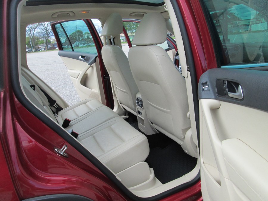2013 Volkswagen Tiguan 2WD 4dr Auto SE w/Sunroof & Nav, available for sale in Massapequa, New York | South Shore Auto Brokers & Sales. Massapequa, New York 2013 Volkswagen Tiguan 2WD 4dr Auto SE w/Sunroof & Nav, available for sale in Massapequa, New York | South Shore Auto Brokers & Sales. Massapequa, New York