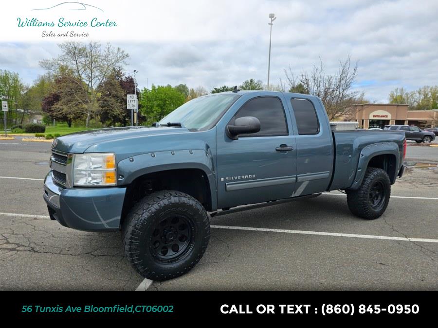 2009 Chevrolet Silverado 1500 4WD Ext Cab 143.5" LT, available for sale in Bloomfield, Connecticut | Williams Service Center. Bloomfield, Connecticut