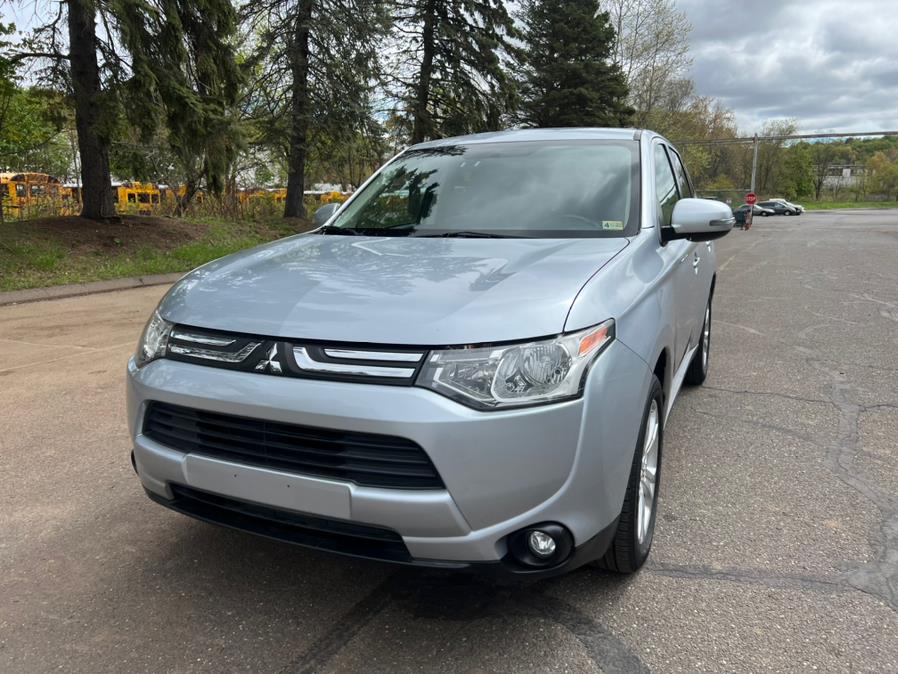 2014 Mitsubishi Outlander 4WD 4dr SE, available for sale in Waterbury, Connecticut | Platinum Auto Care. Waterbury, Connecticut 2014 Mitsubishi Outlander 4WD 4dr SE, available for sale in Waterbury, Connecticut | Platinum Auto Care. Waterbury, Connecticut