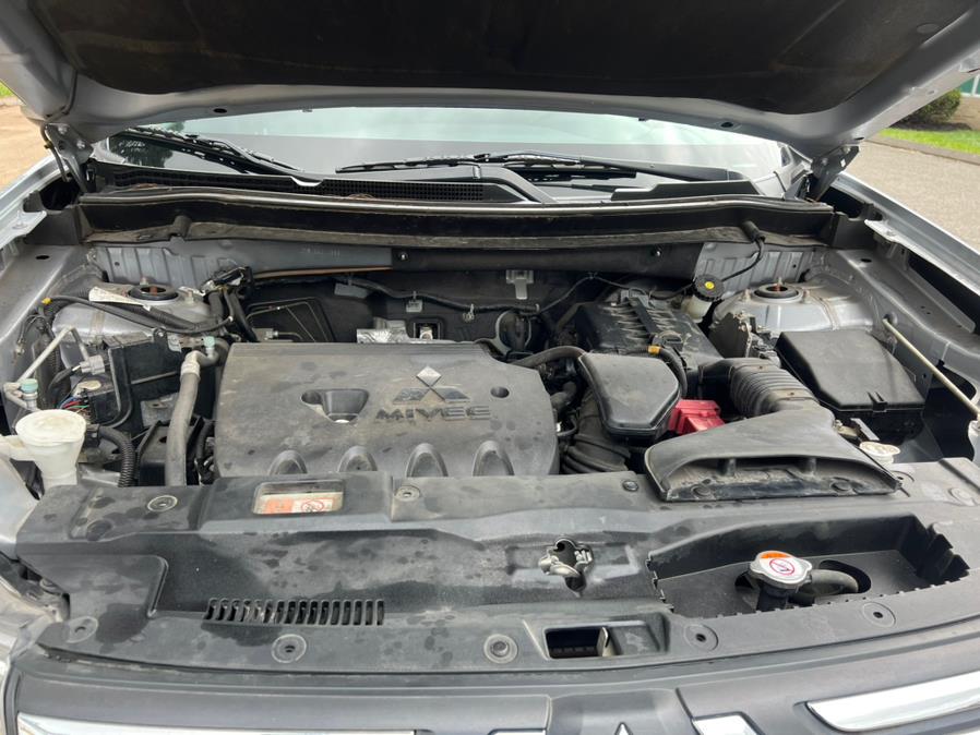 2014 Mitsubishi Outlander 4WD 4dr SE, available for sale in Waterbury, Connecticut | Platinum Auto Care. Waterbury, Connecticut 2014 Mitsubishi Outlander 4WD 4dr SE, available for sale in Waterbury, Connecticut | Platinum Auto Care. Waterbury, Connecticut