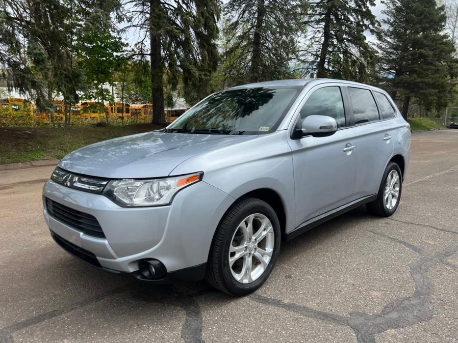 2014 Mitsubishi Outlander 4WD 4dr SE, available for sale in Waterbury, Connecticut | Platinum Auto Care. Waterbury, Connecticut 2014 Mitsubishi Outlander 4WD 4dr SE, available for sale in Waterbury, Connecticut | Platinum Auto Care. Waterbury, Connecticut