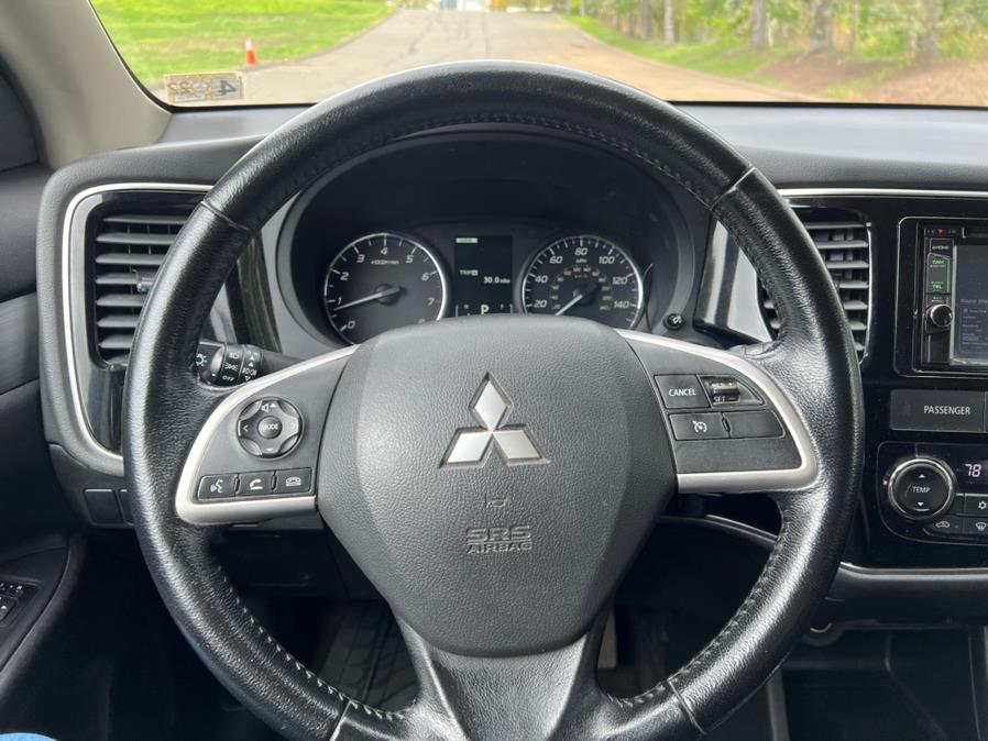 2014 Mitsubishi Outlander 4WD 4dr SE, available for sale in Waterbury, Connecticut | Platinum Auto Care. Waterbury, Connecticut 2014 Mitsubishi Outlander 4WD 4dr SE, available for sale in Waterbury, Connecticut | Platinum Auto Care. Waterbury, Connecticut